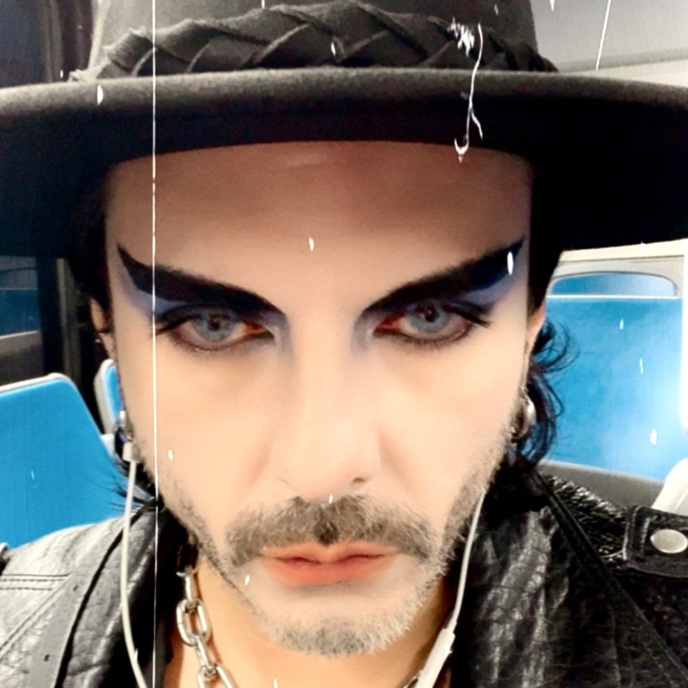 Meet your Posher, Javier